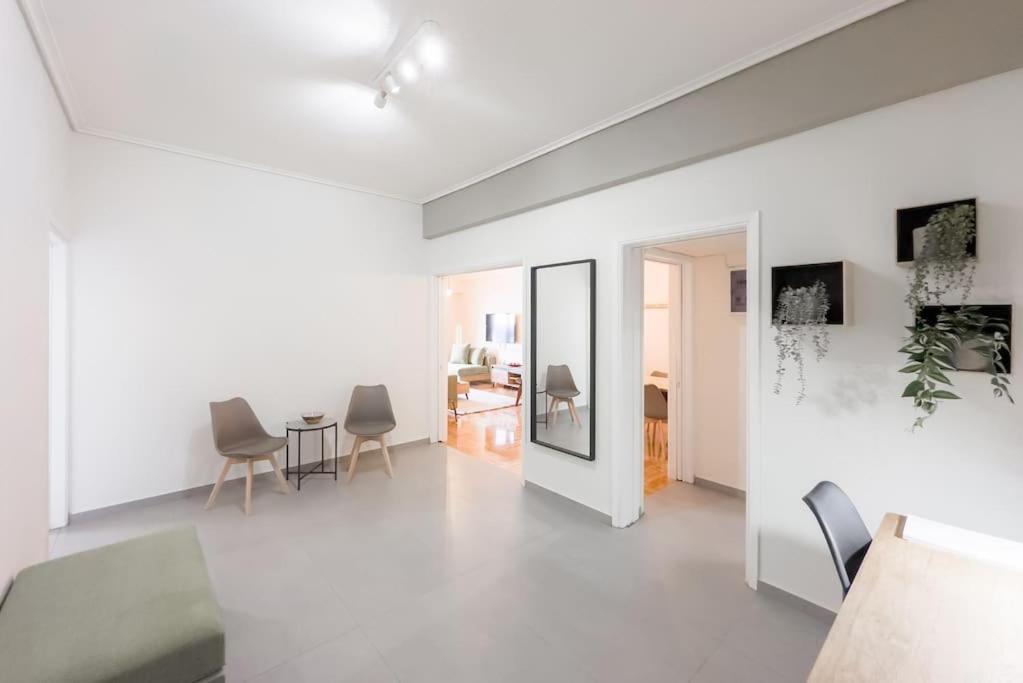 Spacious Urban Apt In The Heart Of Athens Exterior photo