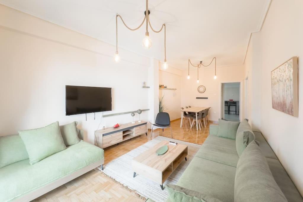Spacious Urban Apt In The Heart Of Athens Exterior photo