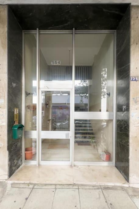 Spacious Urban Apt In The Heart Of Athens Exterior photo