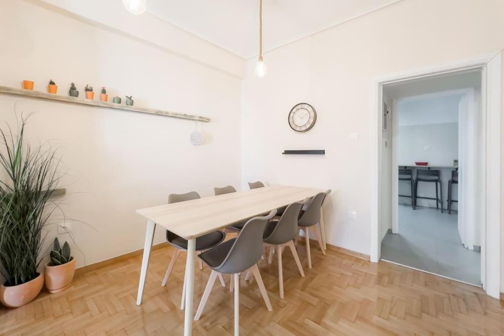 Spacious Urban Apt In The Heart Of Athens Exterior photo